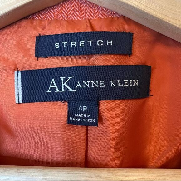 GORGEOUS Anne Klein blazer! Stretch fabric size 4P. - Picture 7 of 13